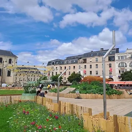 Downtown Duplex - Saint-nicolas - 10 Guests Apartamento