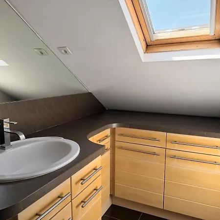 Downtown Duplex - Saint-nicolas - 10 Guests Apartamento